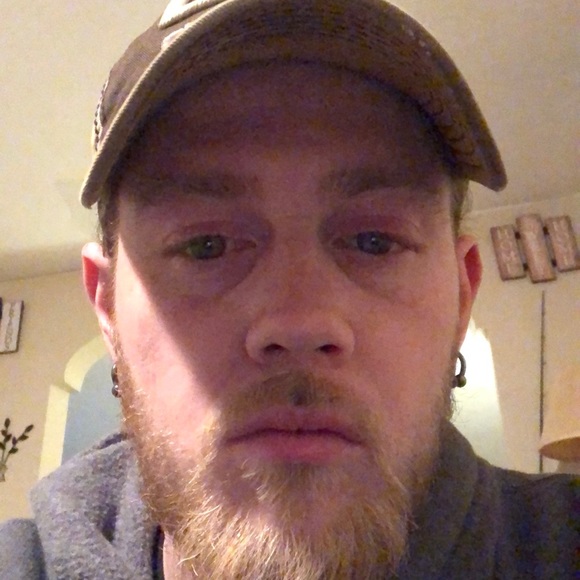 Profile Picture of Robert Kizer (@bob89) on Poshmark