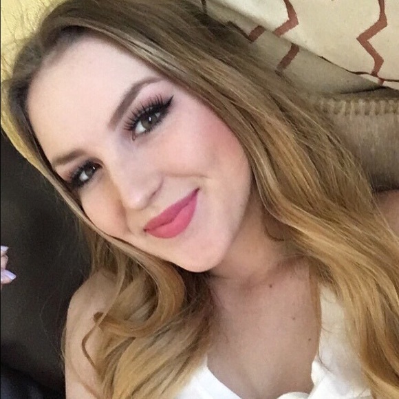 Emily Gladson - Poshmark Profile Picture of Emily Gladson (@emmagladson) on Poshmark