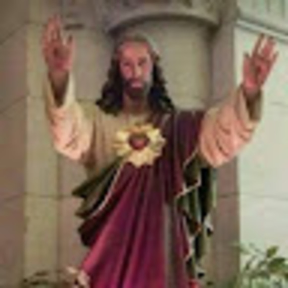 Profile Picture of Laura Alicea (@lauraalicea467) on Poshmark