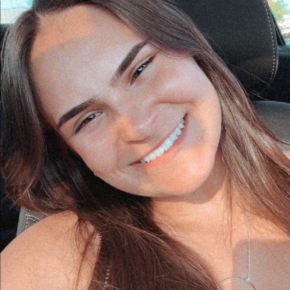 Profile Picture of Ginamarie Matzulis (@gmatzulis) on Poshmark