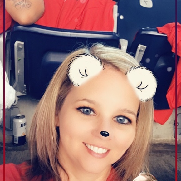 Amy Wilkinson - Poshmark Profile Picture of Amy Wilkinson (@awilkinson215) on Poshmark