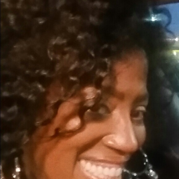 Profile Picture of Cynthia Benson (@cbenso2) on Poshmark