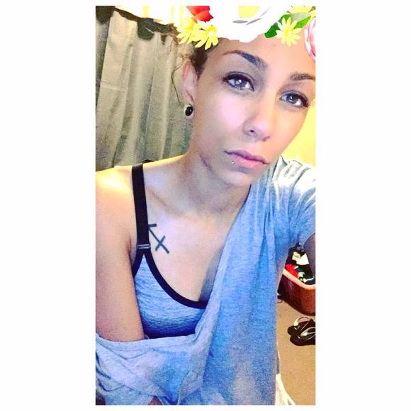 Profile Picture of Samantha Edens (@samedensss) on Poshmark
