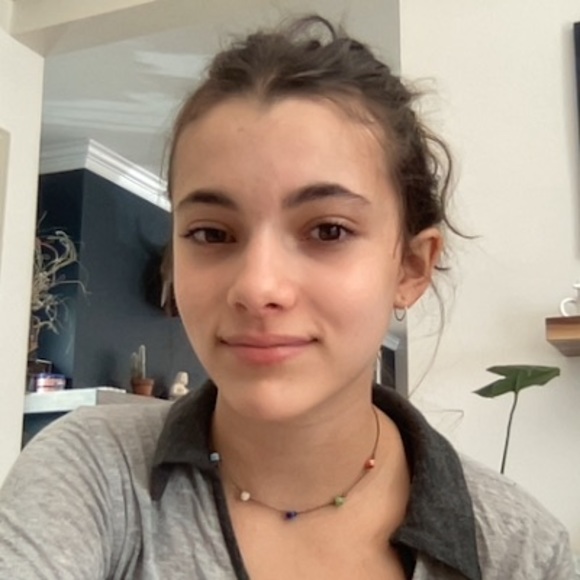 Profile Picture of Camila Brueggemann (@milabso18) on Poshmark