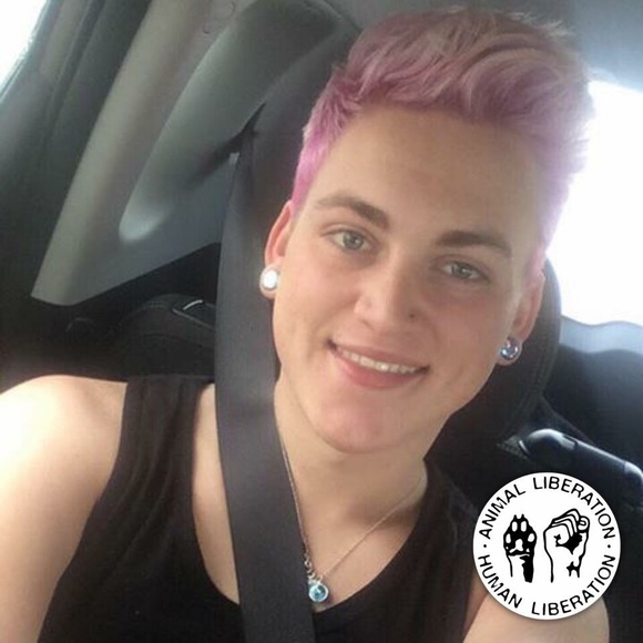 Profile Picture of Travis Riggs (@travisriggs) on Poshmark