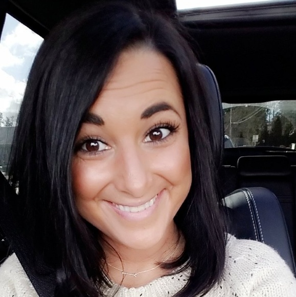 Profile Picture of Jenna Paulsen (@jenrae2692) on Poshmark