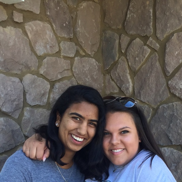 Profile Picture of Meredith Hawk (@meredith_hawk) on Poshmark