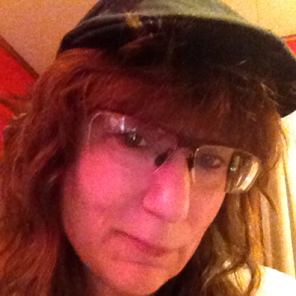 Profile Picture of Kelly Mantell (@underdog31) on Poshmark