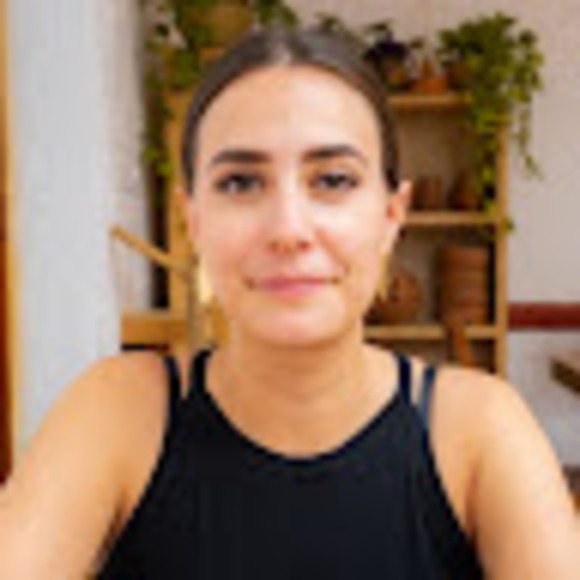 Profile Picture of Amanda Deperro (@beemosmom) on Poshmark