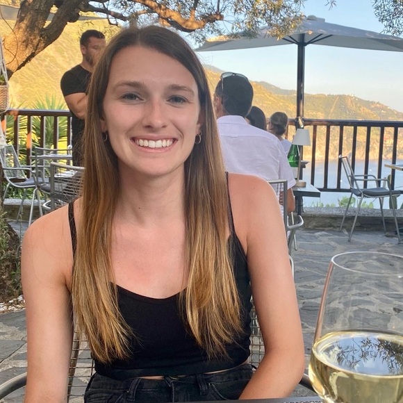 Profile Picture of Olivia Parsons (@parsonso) on Poshmark