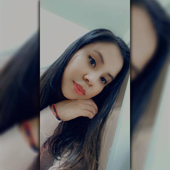 Profile Picture of Valezka Cn (@valezkacn) on Poshmark
