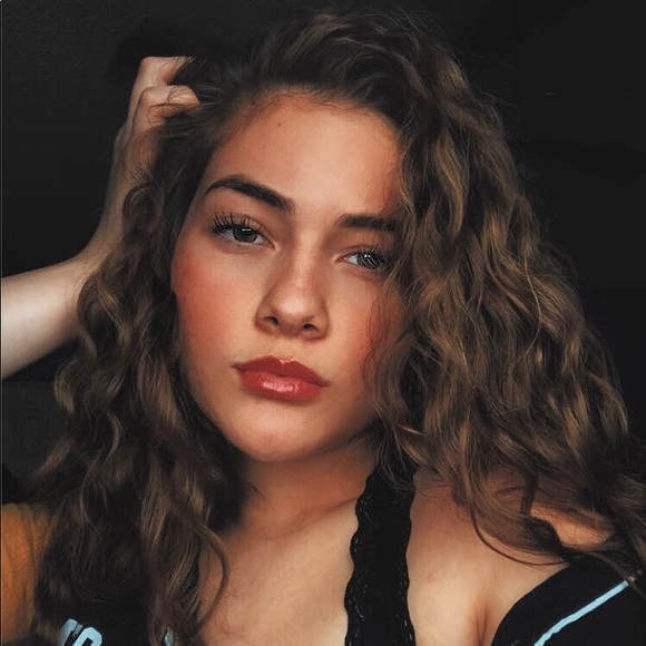 Profile Picture of Alix Alvarado (@alixalvarado) on Poshmark