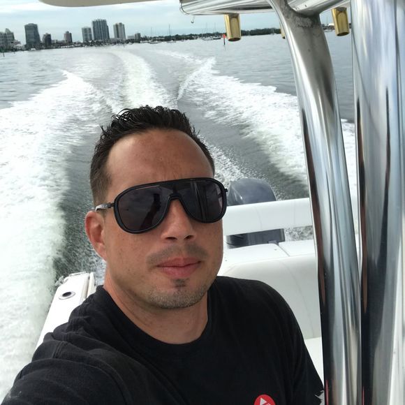 Profile Picture of Danny Sainz (@dannysainz) on Poshmark