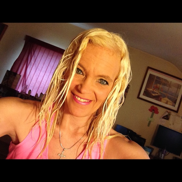Profile Picture of Kellijune Coyle (@kellijune615) on Poshmark