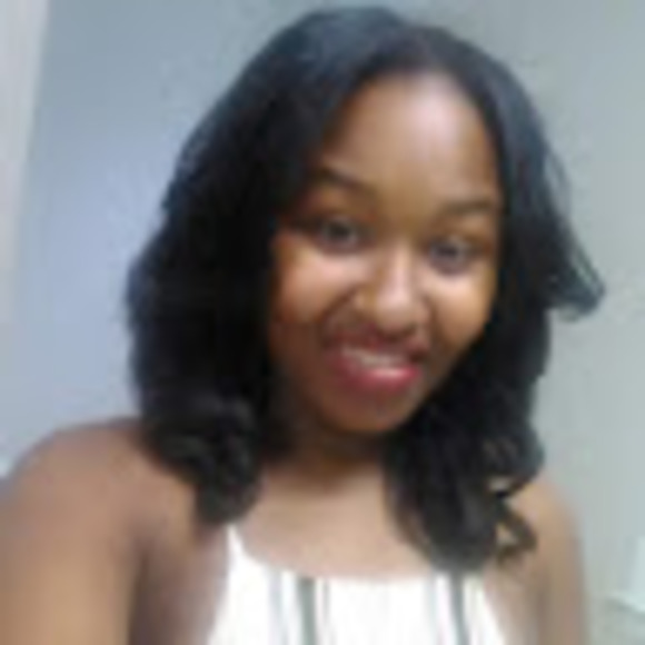 Erin Stuckey - Poshmark Profile Picture of Erin Stuckey (@erinnicole1993) on Poshmark