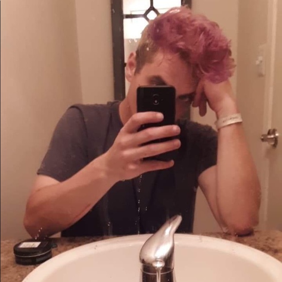 Profile Picture of Michael Hendricks (@hichaelm584) on Poshmark