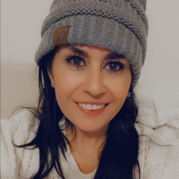 Profile Picture of Stephanie Yousefnejad (@yousefpollard) on Poshmark