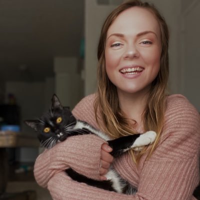 Profile Picture of Ashley (@AshleyPointer5) on Twitter