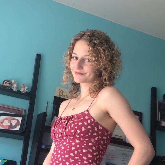 Profile Picture of Sidra Capriolo (@sidramakay) on Poshmark