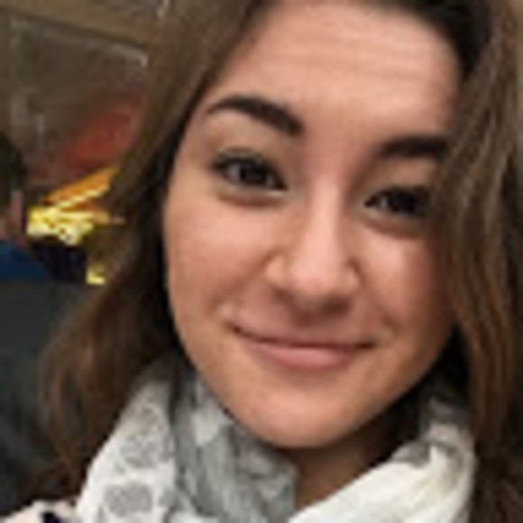 Profile Picture of Miranda Larsen (@mirandacolet616) on Poshmark