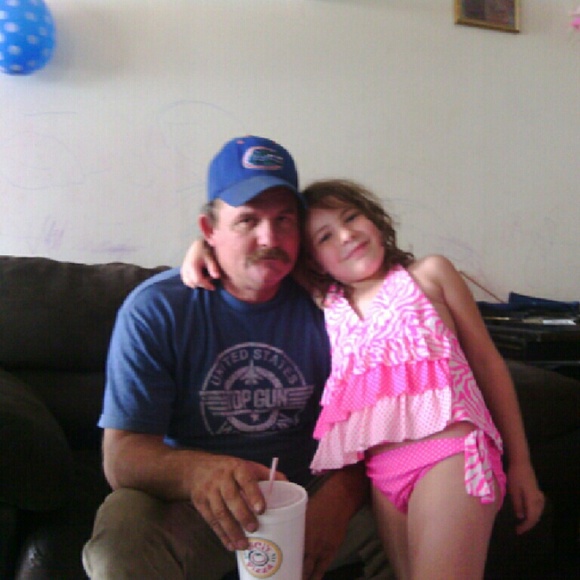 Profile Picture of Donna Nicklow (@dfaye1959) on Poshmark