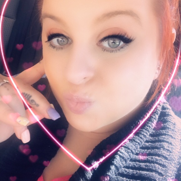 Profile Picture of Tiffany Ignatowski (@tignatowski) on Poshmark
