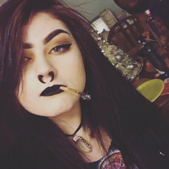 Profile Picture of Mariah Alvarez (@mariahsky17) on Poshmark