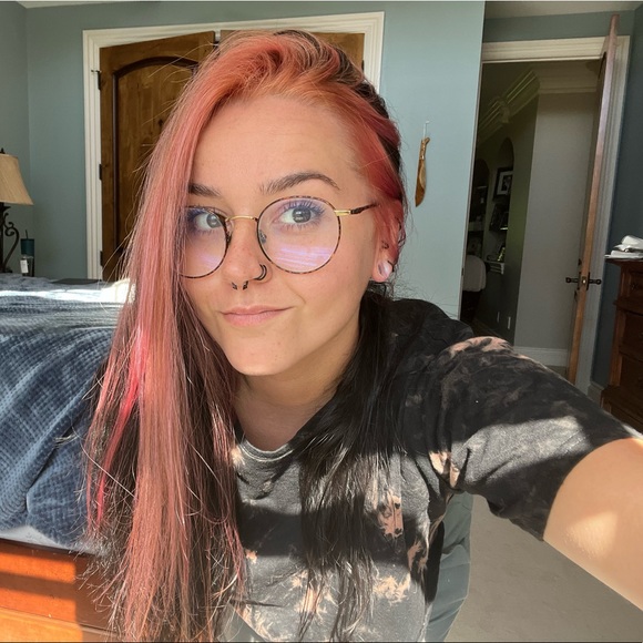 Halie Samonek - Poshmark Profile Picture of Halie Samonek (@halielain) on Poshmark