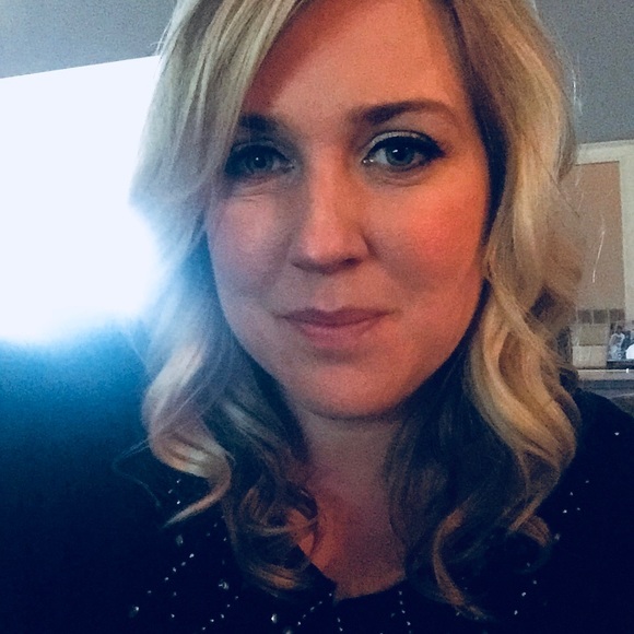 Profile Picture of Debbie Mckenna (@debba309) on Poshmark