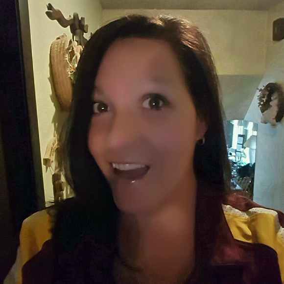 Profile Picture of Jenna Brink (@jpavb) on Poshmark