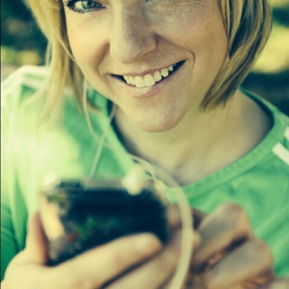 Profile Picture of Leeann Polster (@atexanmind) on Poshmark