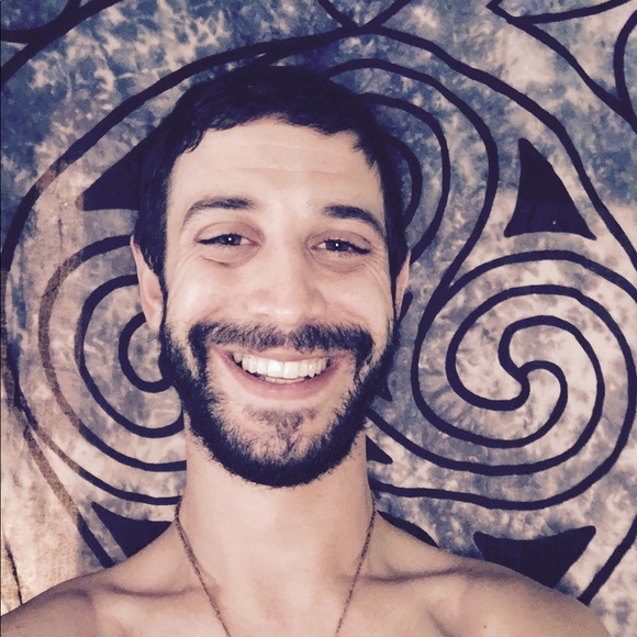 Profile Picture of Aric Czikowsky (@aricmam84) on Poshmark