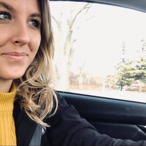 Profile Picture of Allison Barnes (@allisonbarne806) on Poshmark