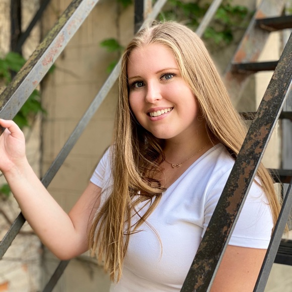 Profile Picture of Emily Marie (@emilydouglas559) on Poshmark