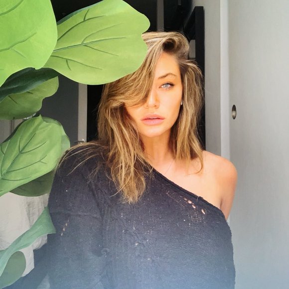 Profile Picture of Alexandra Comeaux (@a_comeaux) on Poshmark