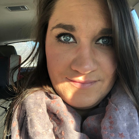 Profile Picture of Danielle Summers (@daniellesumm652) on Poshmark
