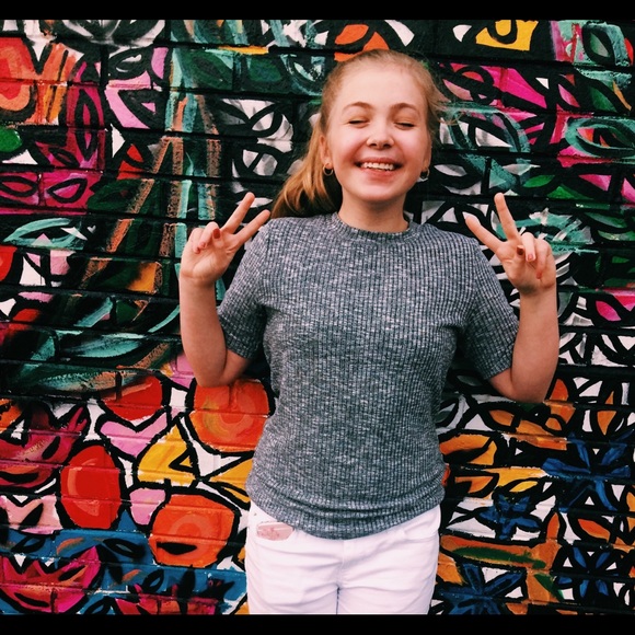 Profile Picture of Bailey Snively (@baileymariah) on Poshmark