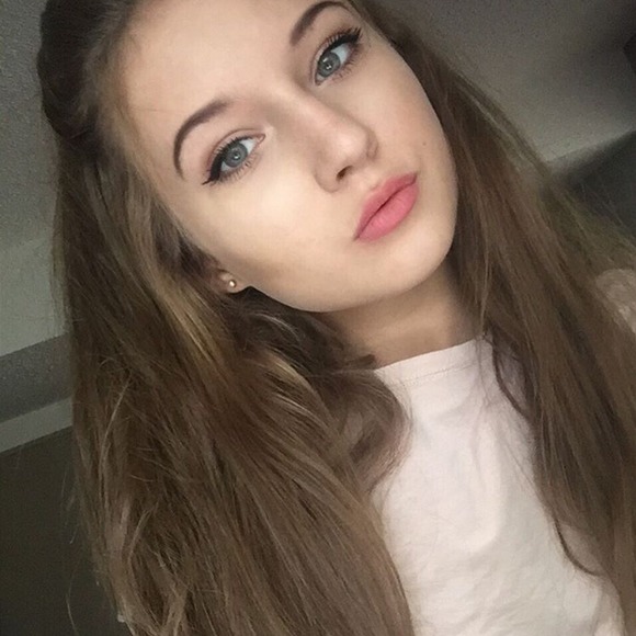 Profile Picture of Chloe Giarraputo (@giarraputochloe) on Poshmark
