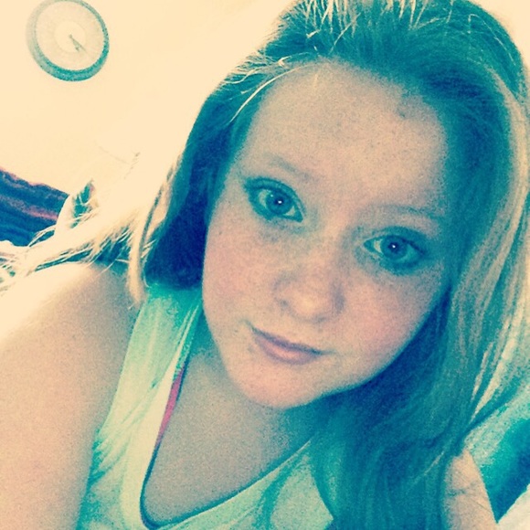 Profile Picture of Jenny Hackworth (@foreverjennyh) on Poshmark