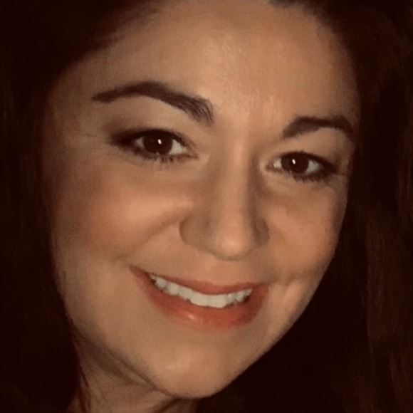 Profile Picture of Tamara Dudenhoeffer (@t_dudenhoeffer) on Poshmark