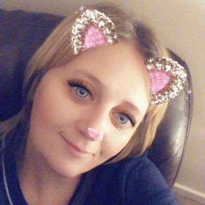 Profile Picture of Elizabeth Corbett (@Elizabe32188419) on Twitter