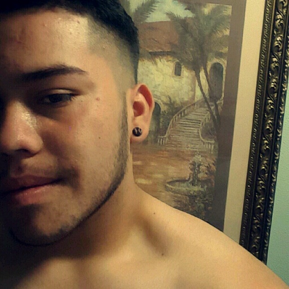 Profile Picture of Lorenzo Chavez (@lchavez22) on Poshmark
