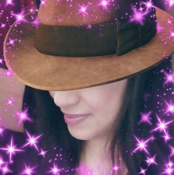 Profile Picture of Victoria Espitia (@victoriaespi581) on Poshmark