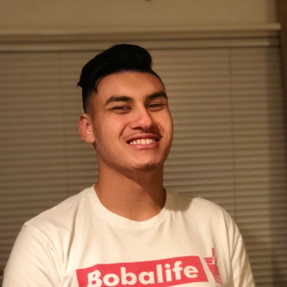 Profile Picture of Chris Rosenberg (@ayeeitzchris) on Poshmark