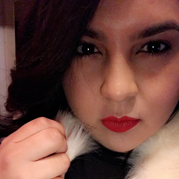 Profile Picture of Jennefer Mena (@menajennefer) on Poshmark