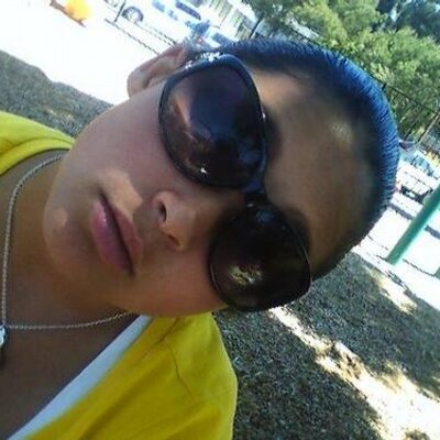 Profile Picture of Lois Block (@loloboo31) on Twitter