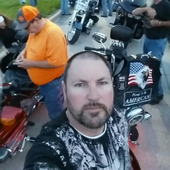 Profile Picture of Mike Crossno (@mcrossno23) on Poshmark