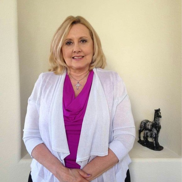 Profile Picture of Linda Riley (@adnil) on Poshmark