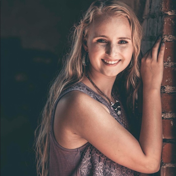 Profile Picture of Katanah Tuxhorn (@ktuxhorn01) on Poshmark