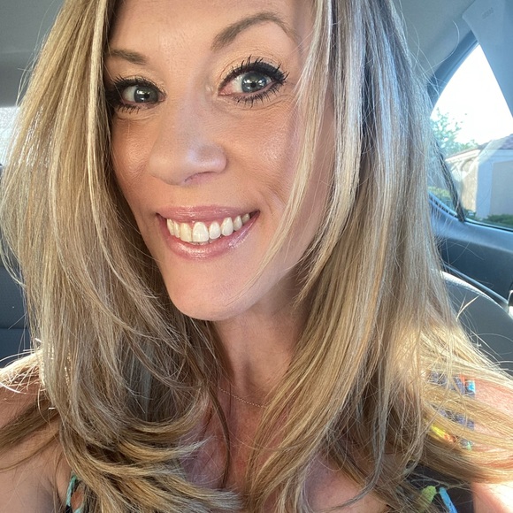 Profile Picture of Erin Quinn (@stars8282) on Poshmark